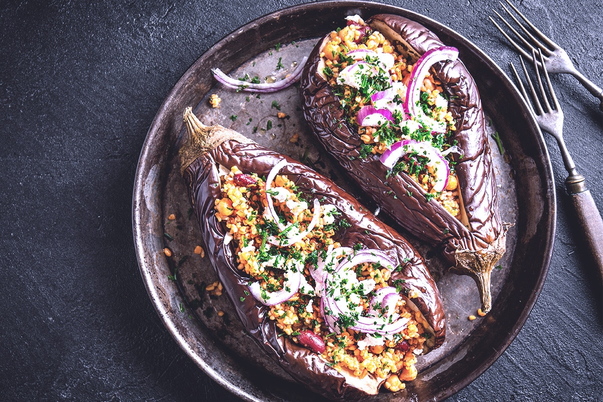 Berenjenas rellenas con verduras y pipas