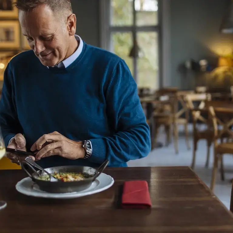 Man enjoying meal outside peak service time