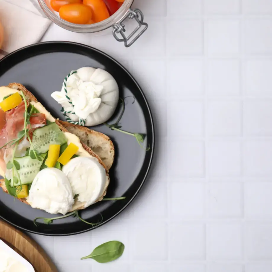 burrata toast -  Fine Dining Lovers