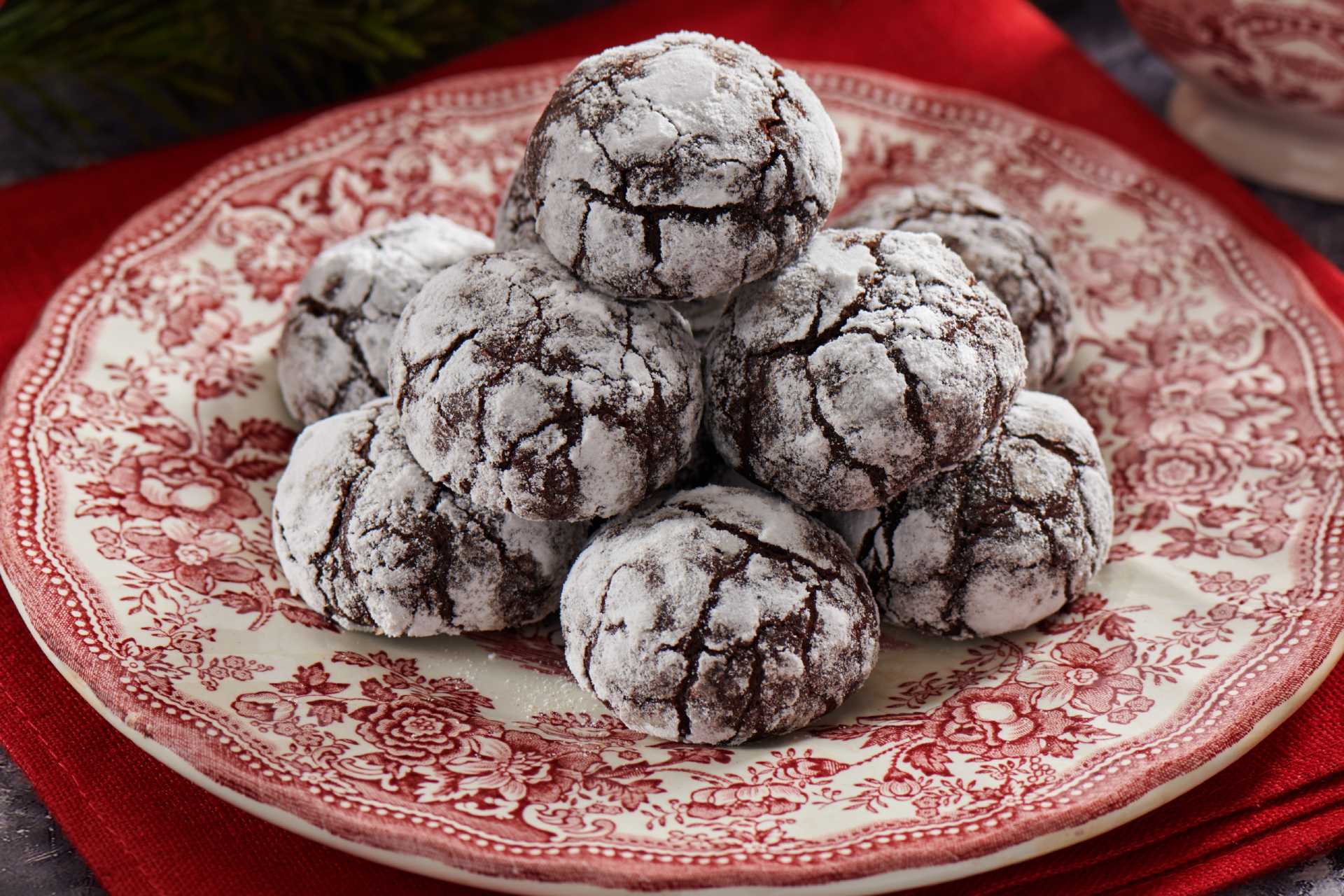 chocolate snowball cookies ©iStock