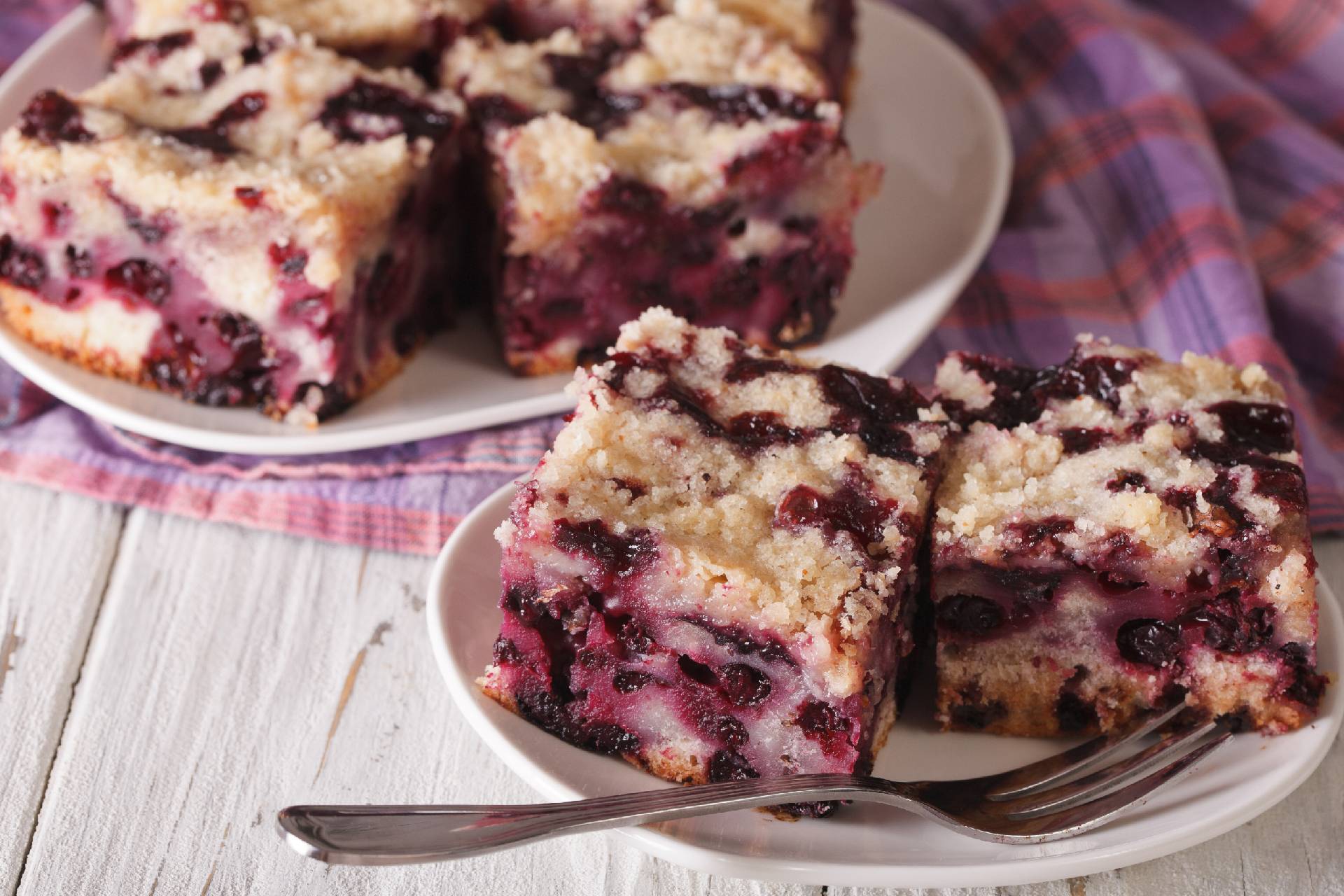 blackberry and almond buckle ©iStock