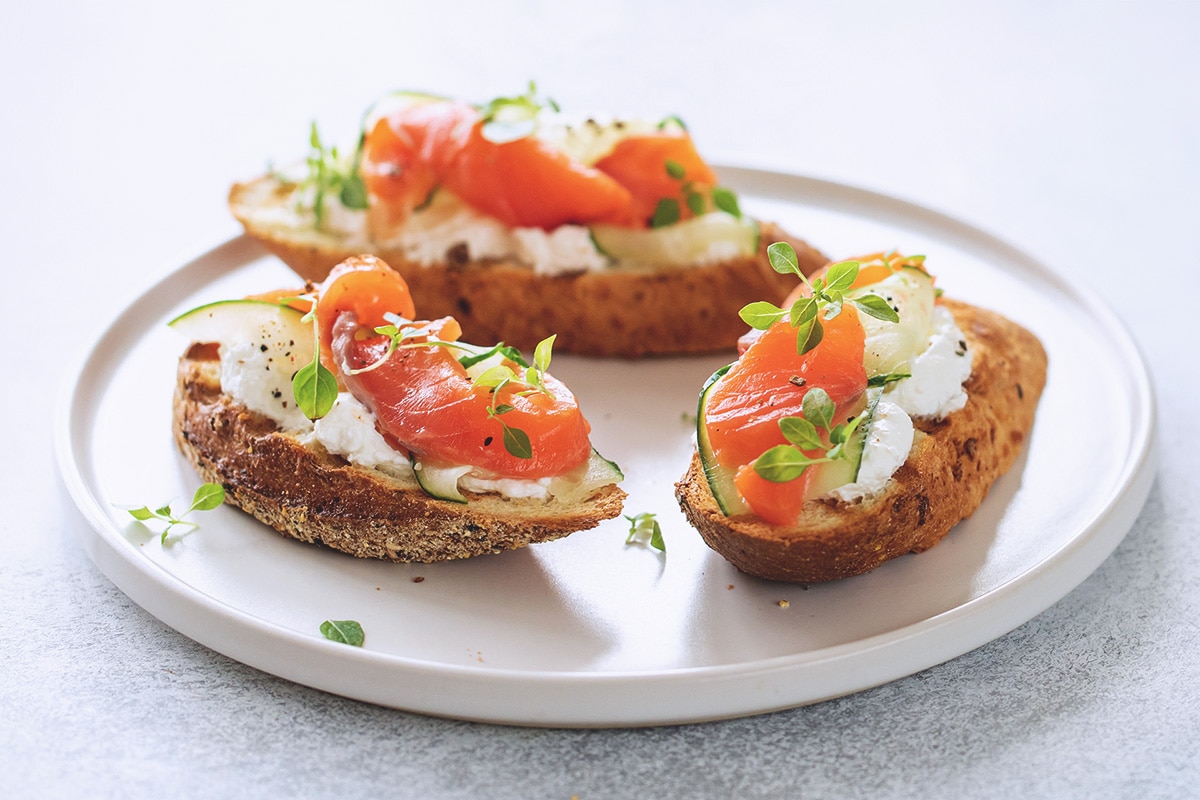 Smoked salmon canapés