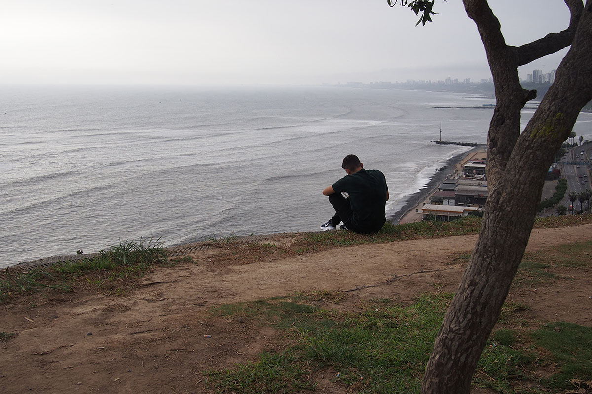 Nelson Freitas and a view of the Pacific Ocean.