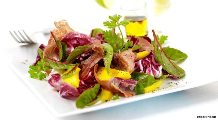 Mixed Salad with Mango and Prosciutto